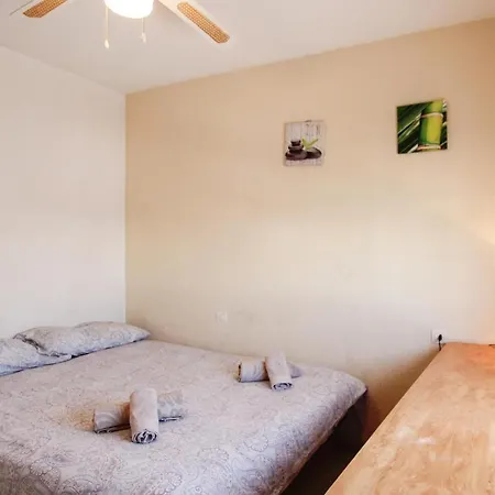 Apartment 2 Bedroom Stunning In